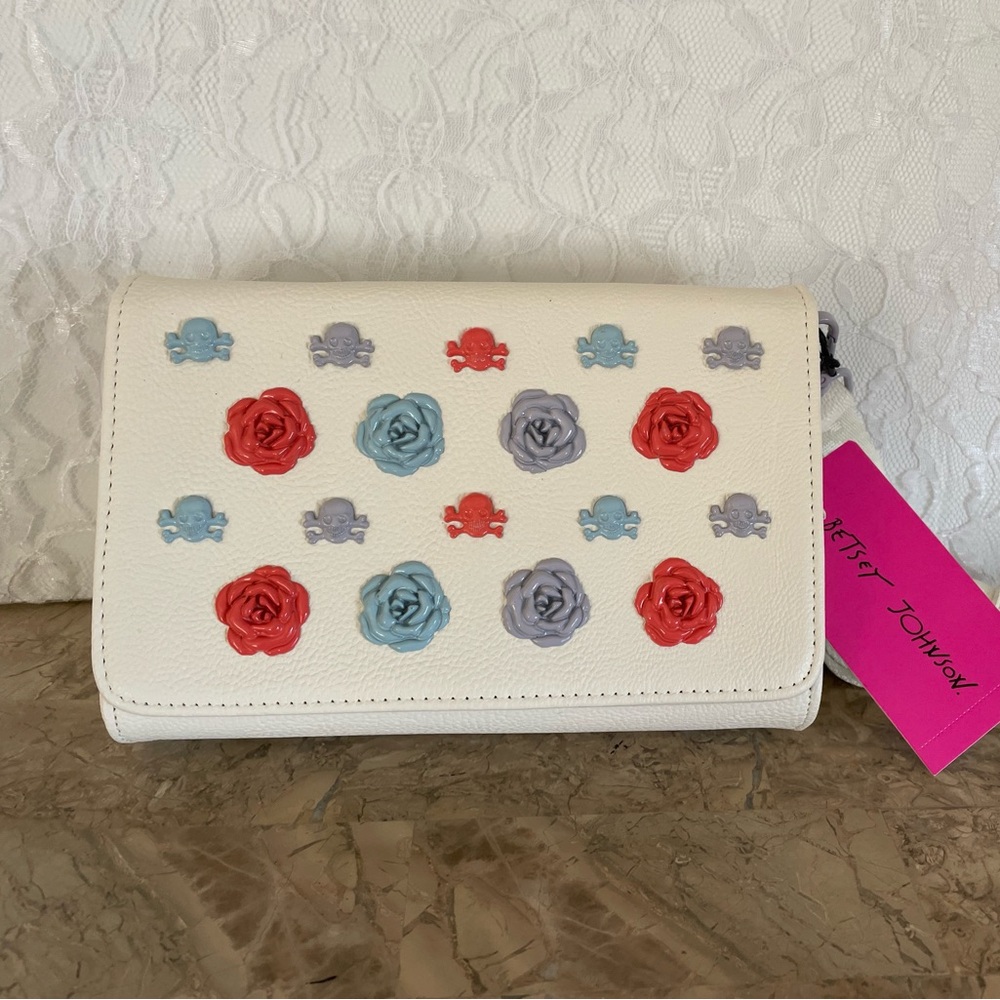 NWT Betsy Johnson white/multicolored acrylic Floral Embossed small crossbody